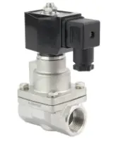 Клапан электромагнитный DN.ru VS1031-PT-NC-24VDC 1 1/2 ″ Ду40 Ру12 соленоидный двухходовой поршневой, резьбовой, корпус - нержавеющая сталь AISI 304, уплотнение - PTFE, пилотного действия, нормально закрытый, катушка - 24В DC